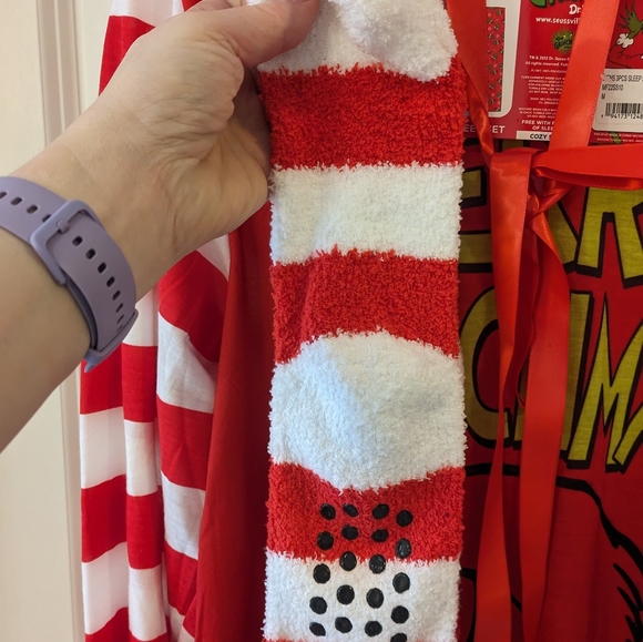 Christmas Shirt & Socks Pajamas Set Size Medium - Picture 3 of 7